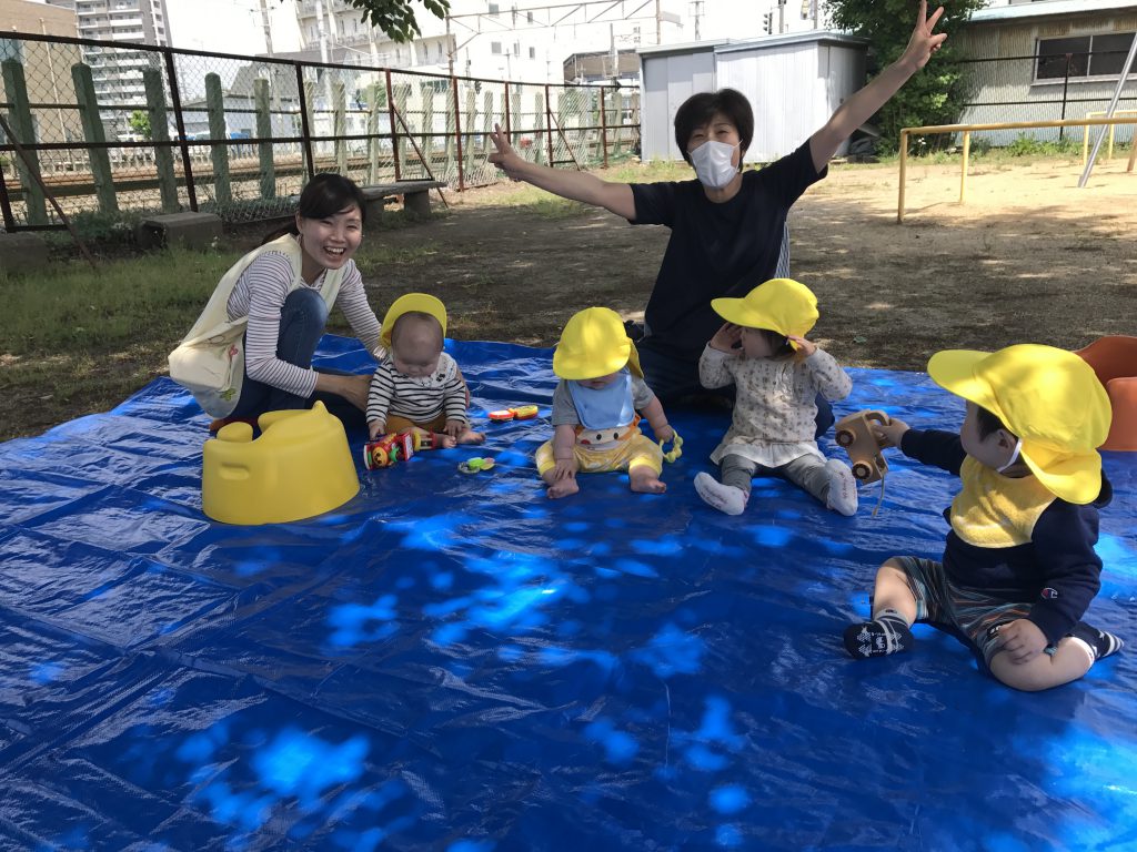 いい天気の日には日光浴 はたらくママ保育園 ぴよぴよ