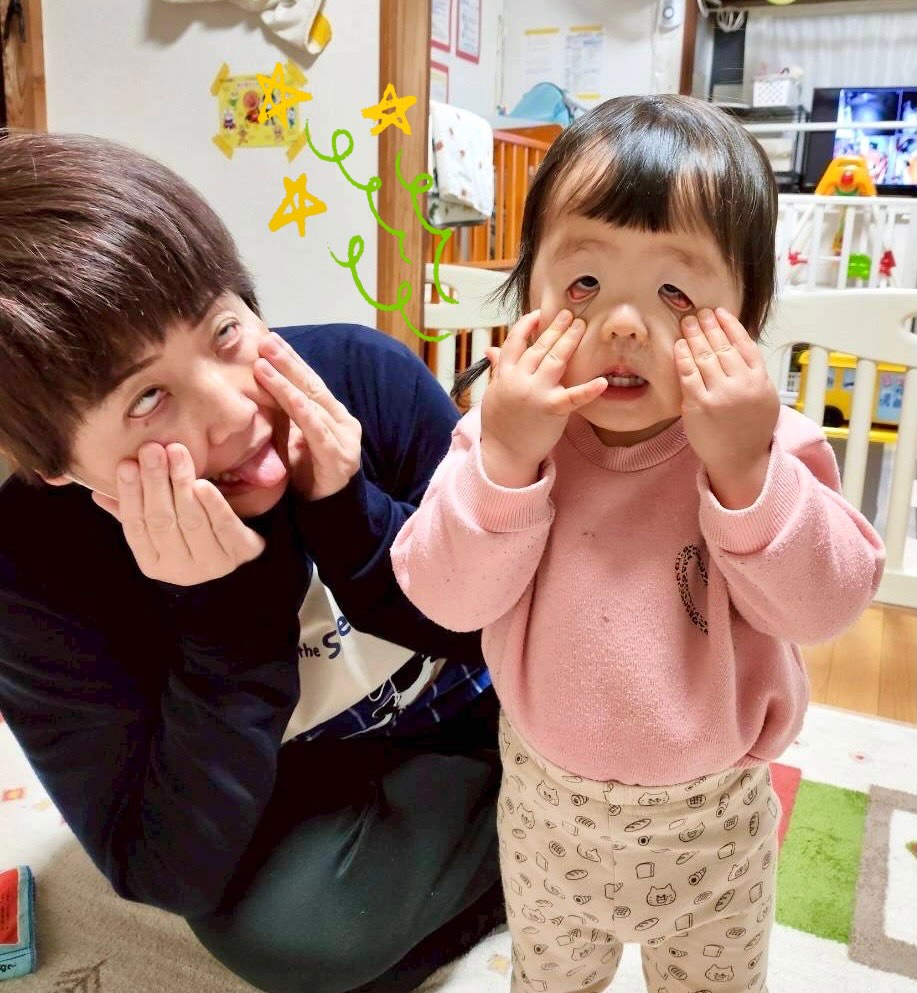 😜😜😜😜😜😜

きょうは、みんなで
目の前の電車が見える公園で
かけっこをしたよ🏃

いちについてー